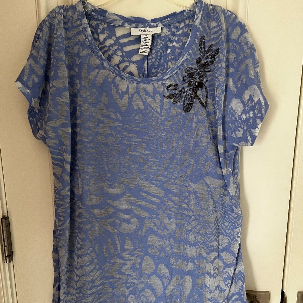 Women's light weight top